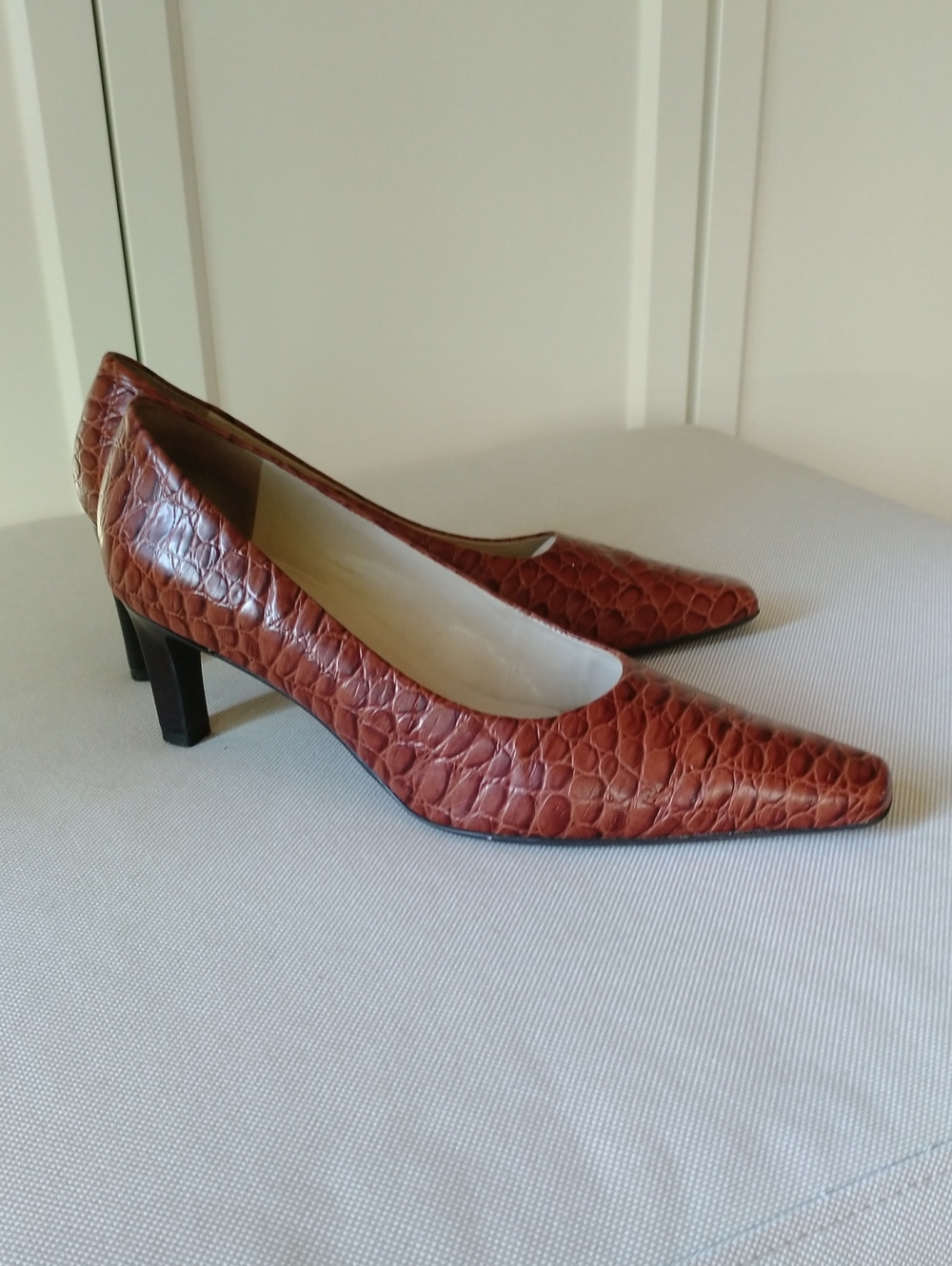 Marcello Paci Tan Textured Croc-Embossed Leather Women’s Pumps